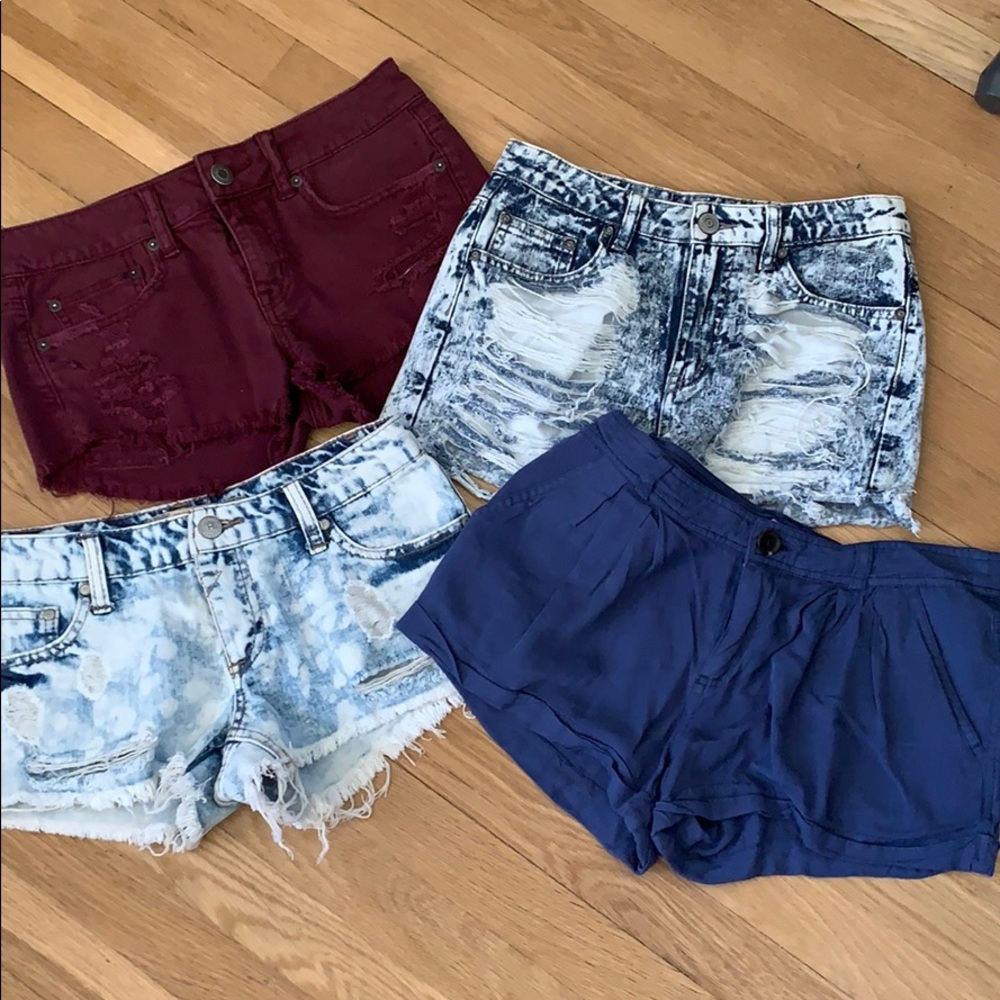 4 pairs of shorts, Fit sizes 2-5. Price for all.